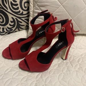 DKNY HEALS